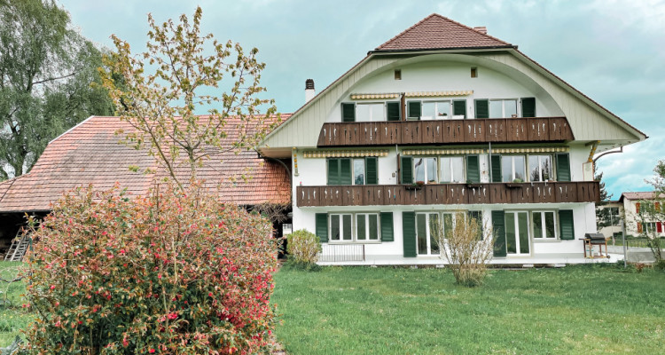 grosszügige 6 Zimmer Wohnung image 1