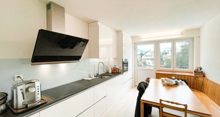 grosszügige 6 Zimmer Wohnung image 2