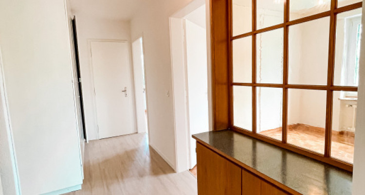 grosszügige 6 Zimmer Wohnung image 6