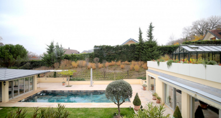 Villa contemporaine aux larges volumes, avec piscine, à Chambésy image 1