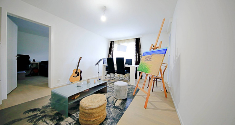 Magnifique appart 3,5 p / 2 chambres / 1 SDB / balcon vue lac image 2