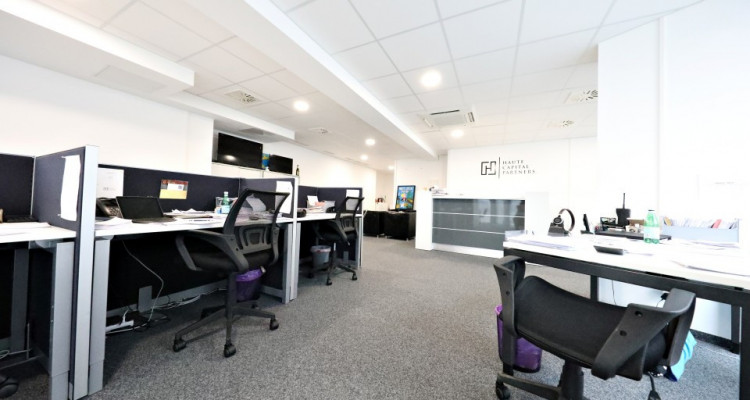 1 LOYER OFFERT // Local commercial situé au centre de Biel / Bienne // image 2