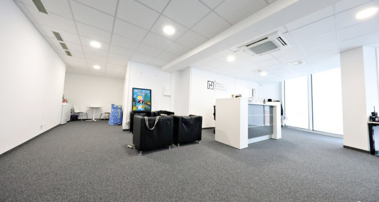 1 LOYER OFFERT // Local commercial situé au centre de Biel / Bienne // image 3