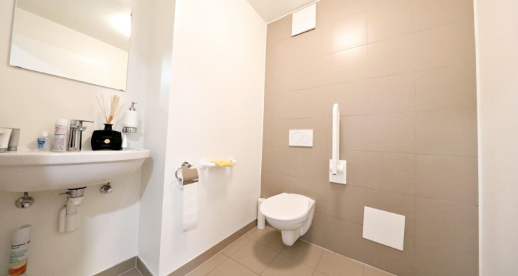 1 LOYER OFFERT // Local commercial situé au centre de Biel / Bienne // image 4