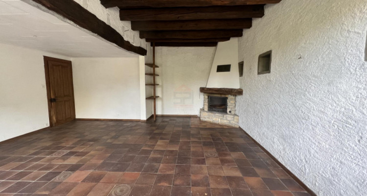 Charmante maison de village à rénover au calme image 3