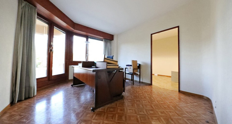 Superbe local commercial // 6 p // Rue de la Servette // Genève image 1