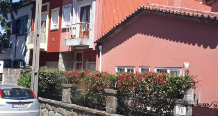 Maison villageoise avec terrasse, Porto, Portugal  image 1