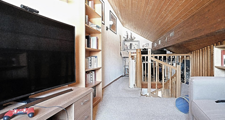Magnifique attique 3.5 p + mezzanine / 2 chambres / 1 SDB image 8
