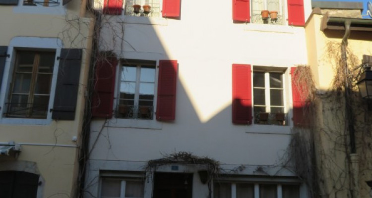 A Versoix, maison villageoise avec terrasse dans rue piétonne  image 12