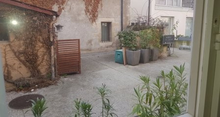A Versoix, maison villageoise avec terrasse dans rue piétonne  image 4