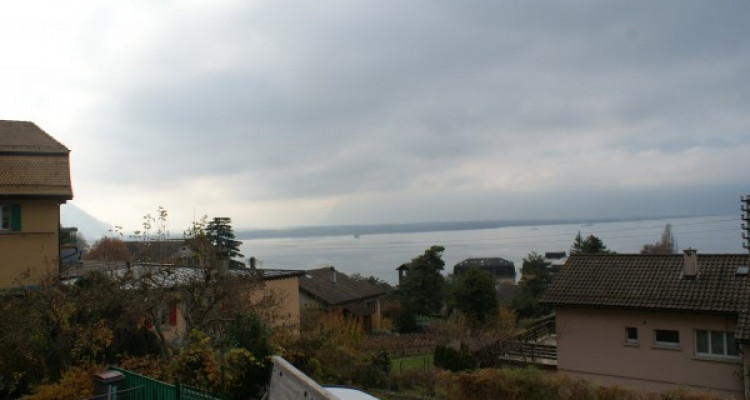 A 2 min. de Montreux, magnifique appartement meublé et rénové de 135 m² habitables avec une vue panoramique sur le lac et les Alpes image 2