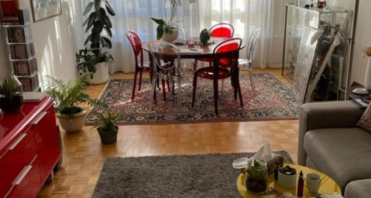 Agence de relocation. Magnifique appartement 5pièces,Rue Saint-Ours au 4e étage Proche des commerces et des commodités. image 1