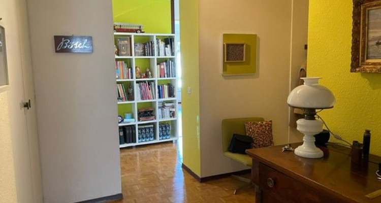 Agence de relocation. Magnifique appartement 5pièces,Rue Saint-Ours au 4e étage Proche des commerces et des commodités. image 2