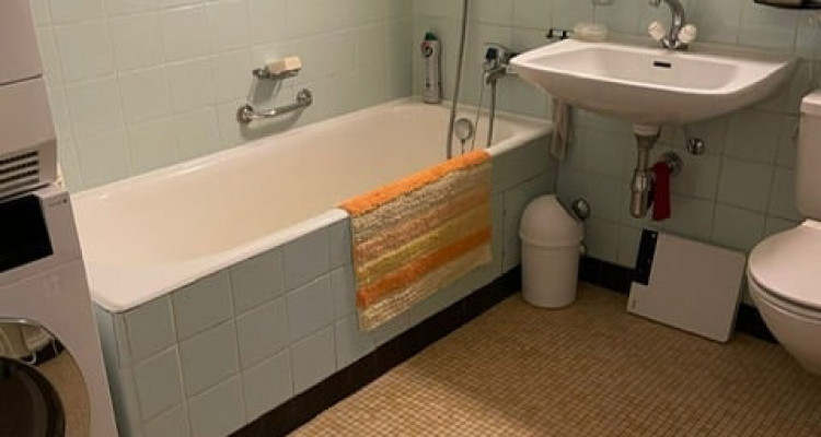 Agence de relocation. Magnifique appartement 5pièces,Rue Saint-Ours au 4e étage Proche des commerces et des commodités. image 7