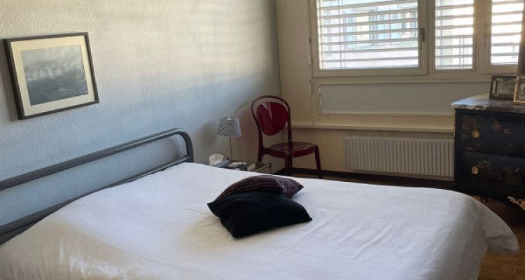 Agence de relocation. Magnifique appartement 5pièces,Rue Saint-Ours au 4e étage Proche des commerces et des commodités. image 9