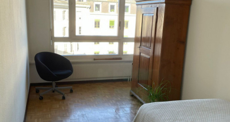 Agence de relocation. Magnifique appartement 5pièces,Rue Saint-Ours au 4e étage Proche des commerces et des commodités. image 10