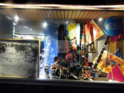 Surface commerciale en plein centre de la station dOvronnaz (magasin de sport + bar lounge) image 9