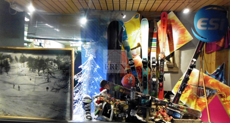 Surface commerciale en plein centre de la station dOvronnaz (magasin de sport + bar lounge) image 9
