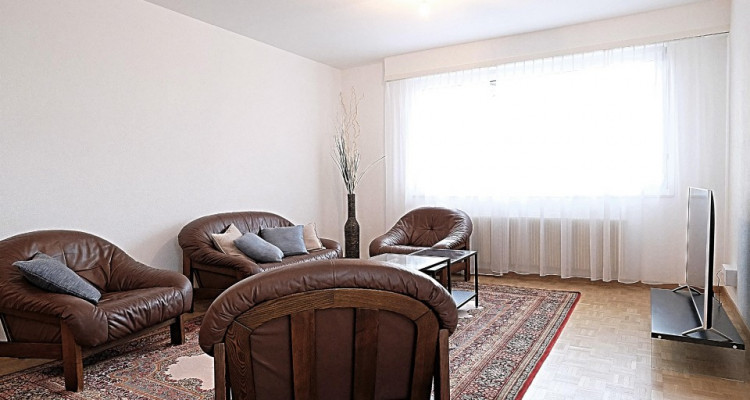 Superbe meublé 4.5 p / 3 chambres / 1 SDB / Terrasse avec vue image 2