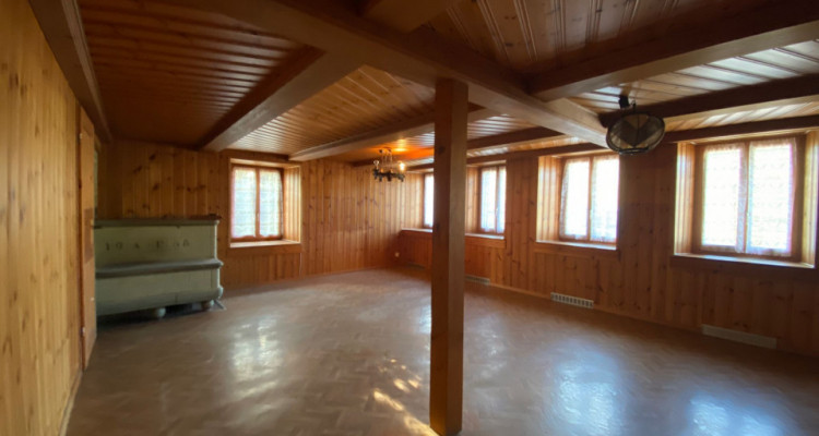 Ferme spacieuse à rénover dans un cadre champêtre avec manège équestre image 4