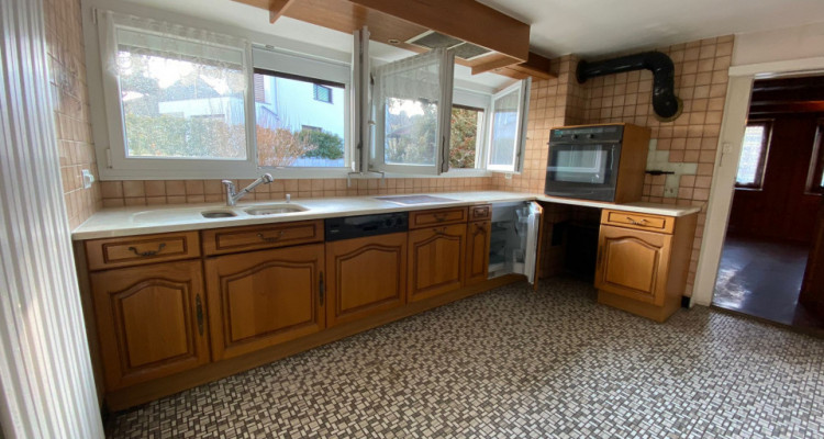 Ferme spacieuse à rénover dans un cadre champêtre avec manège équestre image 5