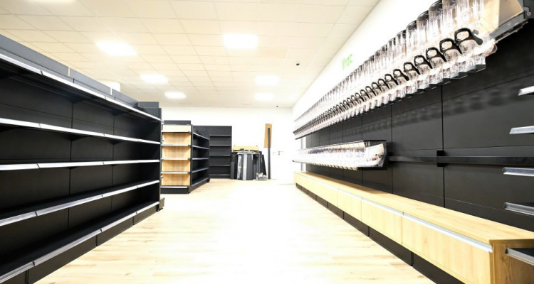 Magnifique arcade commerciale au coeur du quartier des Eaux-Vives image 3