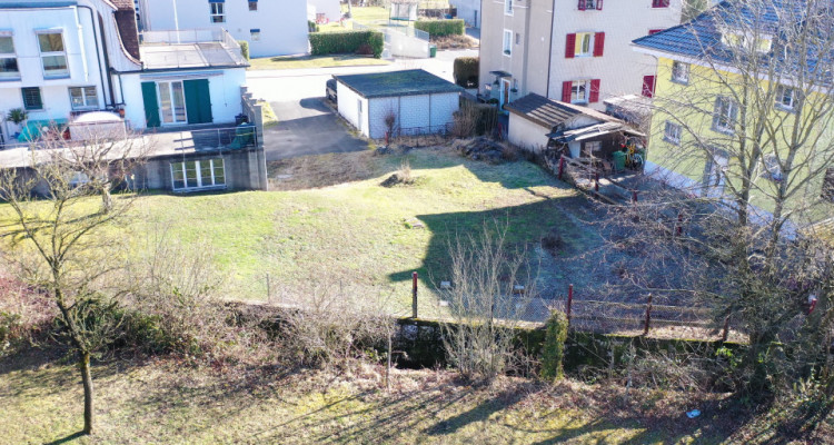 GRUNDSTÜCK W3B MIT 2 GARAGEN UND EINER WERKSTATT image 1