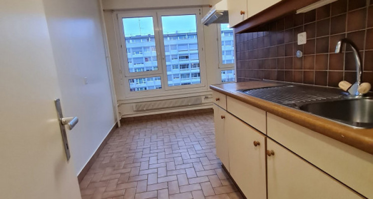 Agence de Relocation. Appartement 3 pièces, Rue de la Prulay 3e étage. Proche des commerces et des commodités. image 6