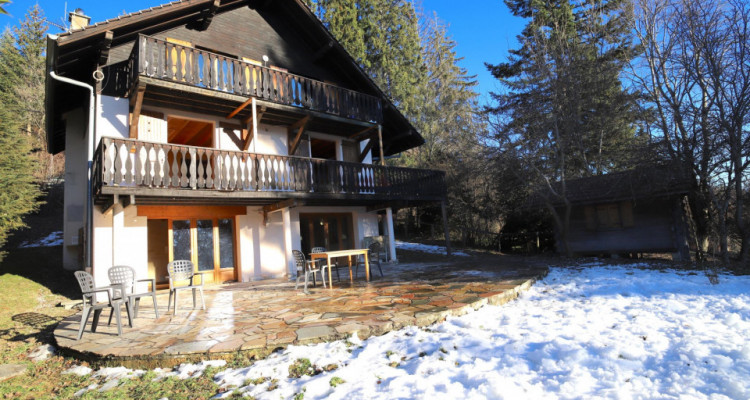 Chalet de 9 pièces surplombant Genève, à Lucinges, France. image 1