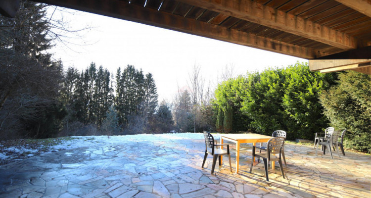 Chalet de 9 pièces surplombant Genève, à Lucinges, France. image 2