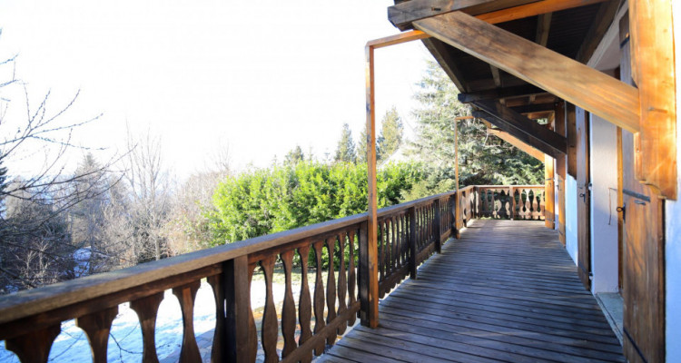 Chalet de 9 pièces surplombant Genève, à Lucinges, France. image 4