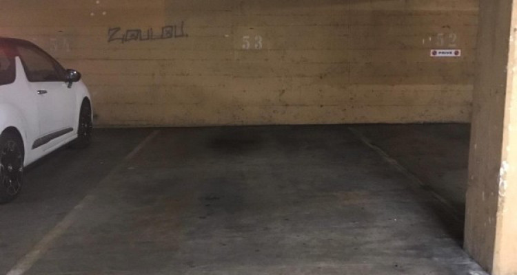 Place de parking dans garage souterrain  image 1