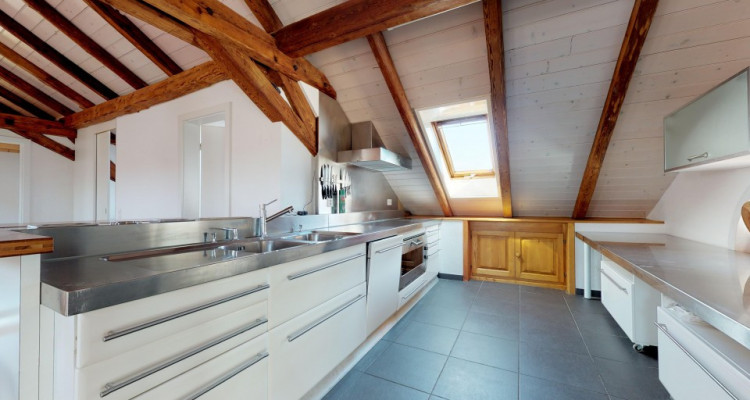 Spacieux attique avec véranda et terrasse!   image 2