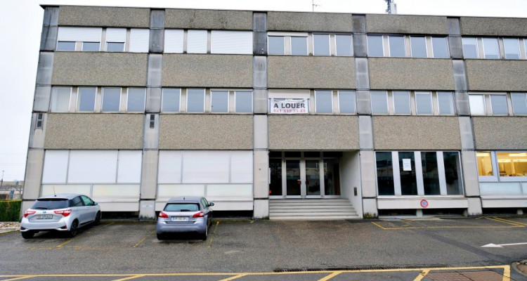 Magnifique bureaux / laboratoire / avec fumoir. image 6