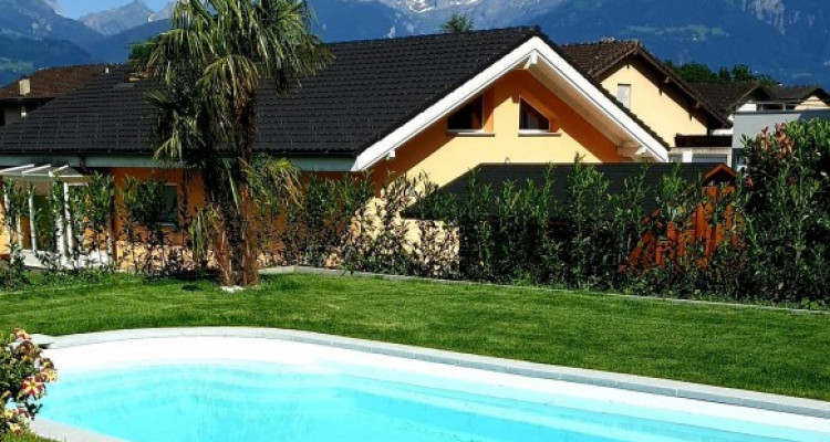 Villa jumelée de 5,5 pièces avec piscine image 2