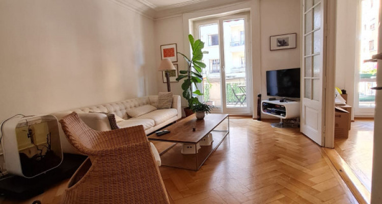 Agence de Relocation. Appartement 6.5 pièces, Avenue Dumas 1e étage. Proche des commerces et des commodités. image 1