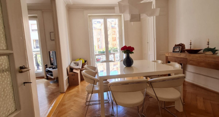 Agence de Relocation. Appartement 6.5 pièces, Avenue Dumas 1e étage. Proche des commerces et des commodités. image 2