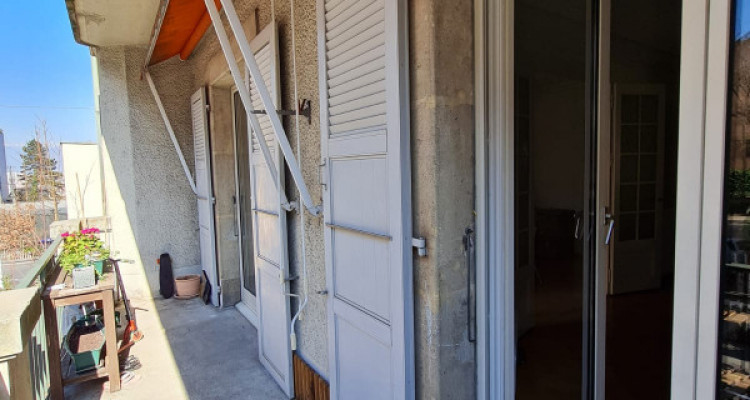 Agence de Relocation. Appartement 6.5 pièces, Avenue Dumas 1e étage. Proche des commerces et des commodités. image 3