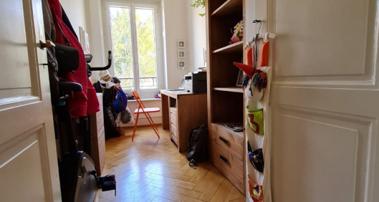 Agence de Relocation. Appartement 6.5 pièces, Avenue Dumas 1e étage. Proche des commerces et des commodités. image 8