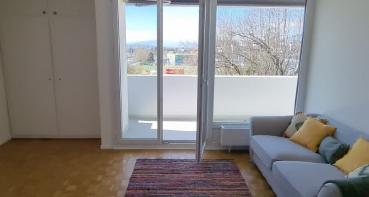 Très beau et moderne 3 pièces à Châtelaine avec grand balcon image 1