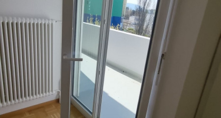 Très beau et moderne 3 pièces à Châtelaine avec grand balcon image 11