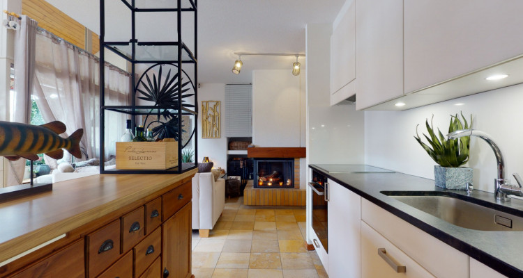 Duplex avec mezzanine et surcombles au coeur de Gland. Un charme fou! image 3