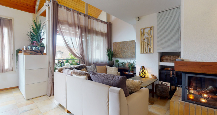 Duplex avec mezzanine et surcombles au coeur de Gland. Un charme fou! image 5