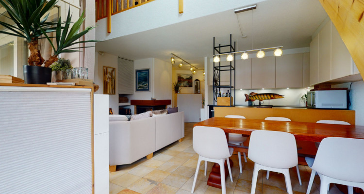 Duplex avec mezzanine et surcombles au coeur de Gland. Un charme fou! image 8