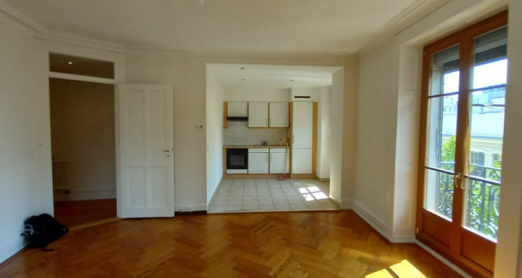 Magnifique 3 pièces avec cachet et balcon à Plainpalais image 1