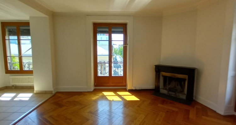 Magnifique 3 pièces avec cachet et balcon à Plainpalais image 2