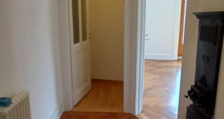 Magnifique 3 pièces avec cachet et balcon à Plainpalais image 3