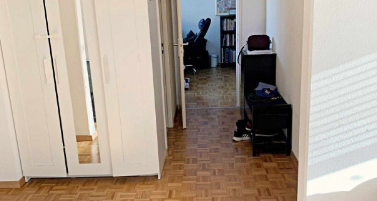 Bel appartement de 4.5 pièces // Balcon // Proche commodités image 6