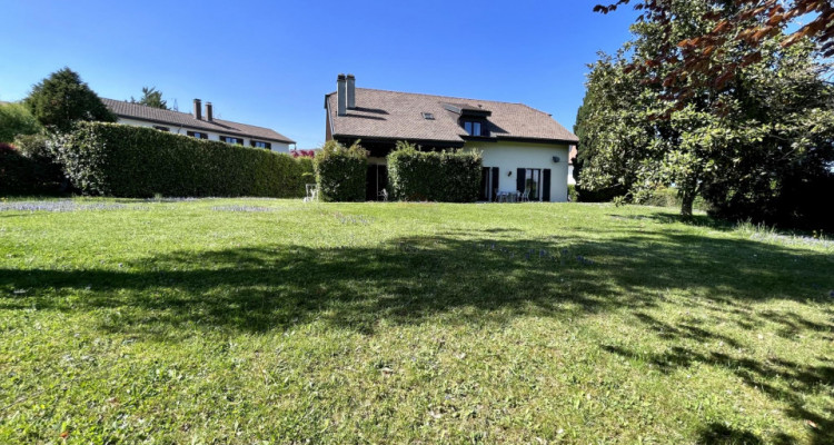 Magnifique maison vaudoise de 7 pièces avec jardin environnant image 1