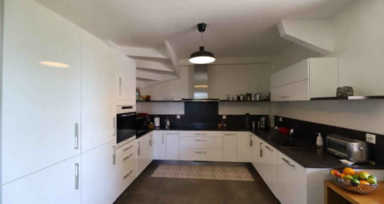 Duplex 6.5P en plein coeur de la campagne genevoise image 5